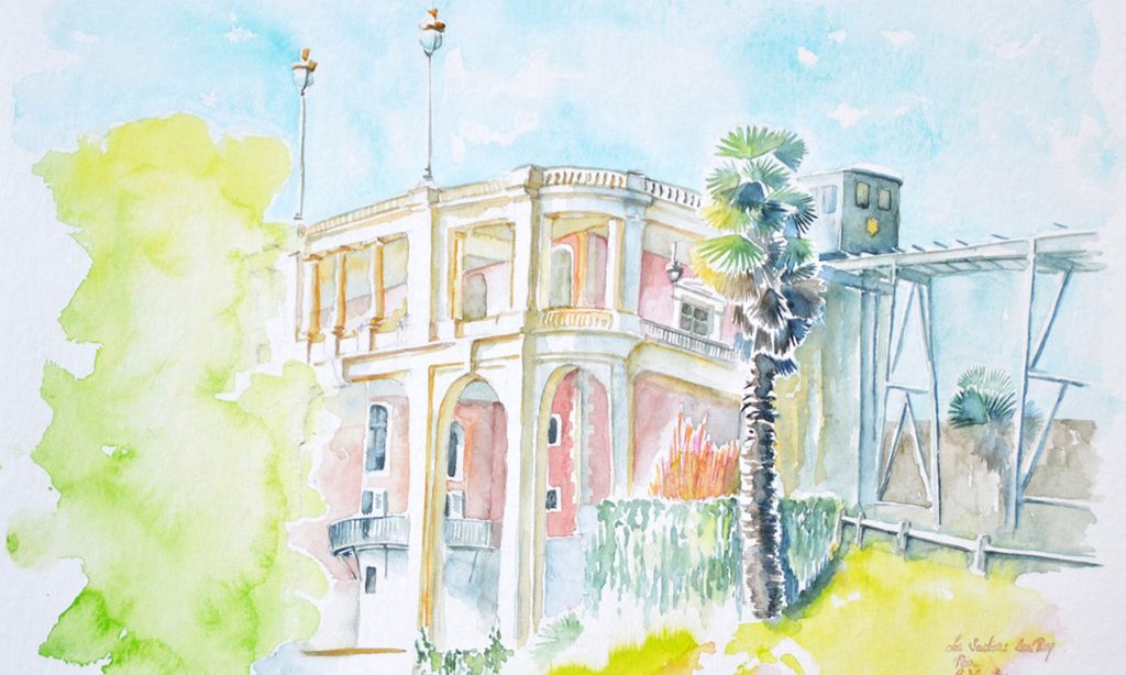 A l'aquarelle, un bâtiment aux couleurs roses, vu du bas. Sur le sommet, une rambarde de terrasse surmontée de deux lampadaires. A droite, un funiculaire arrive sur la terrasse. A la jonction de la terrasse et du funiculaire, le sommet d'un palmier planté à la base du bâtiment. La végétation qui encadre le bâtiment est vert anis ou vert pomme