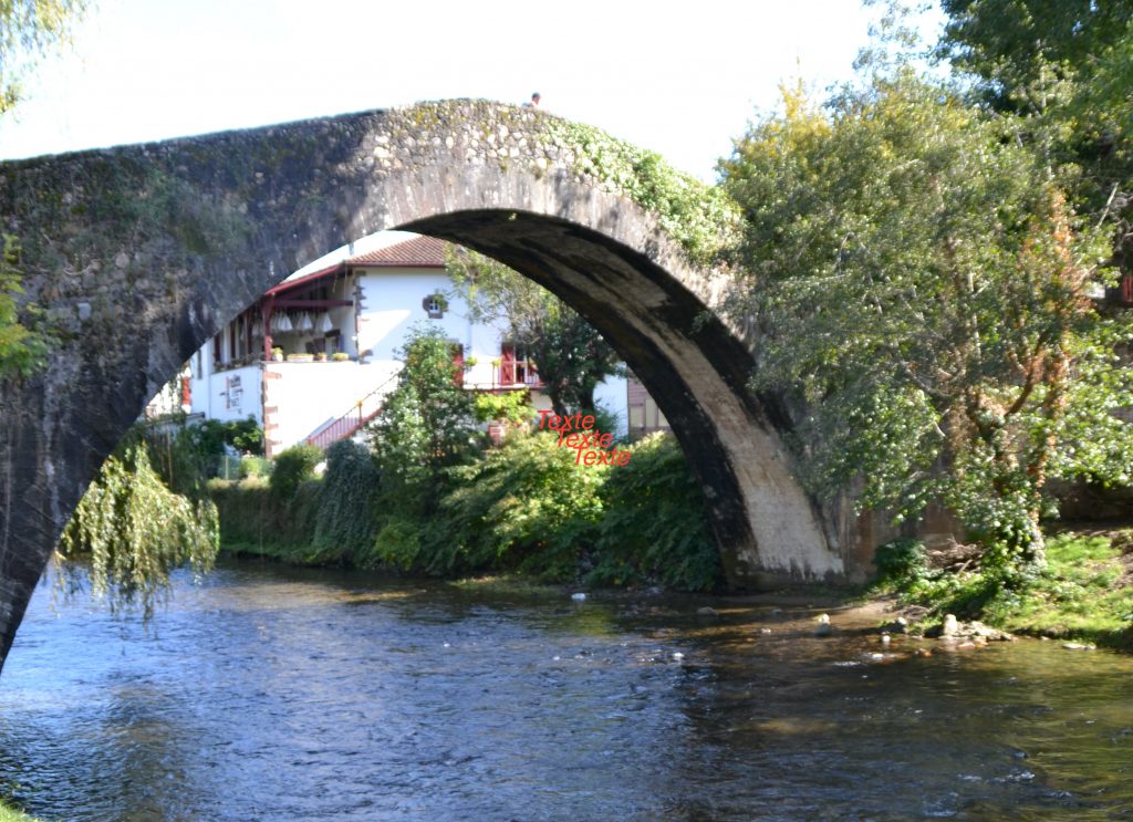 Pays Basque en Baigorri : pont romain, photo Cécile Van Espen, 2021