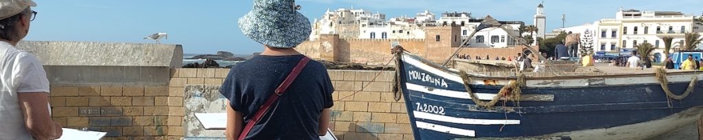 Stage au Maroc : Deux aquarellistes entrain de saisir la Médina de Essaouira